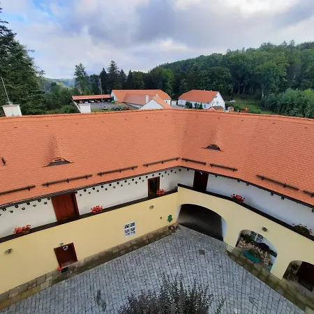 Hradu Gasthof Svojanov (Pardubice)