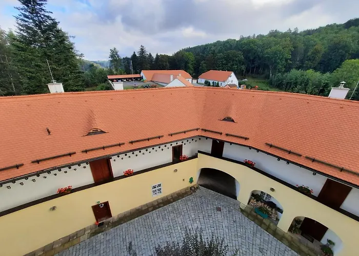 Hradu בית הארחה Svojanov (Pardubice)